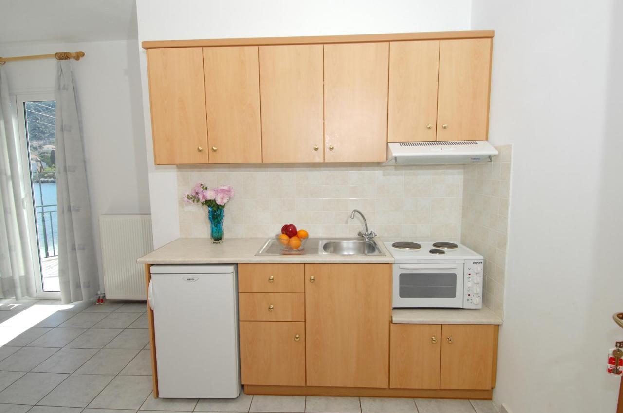 Alexis Studios And Apartments Agia Efimia Exterior photo